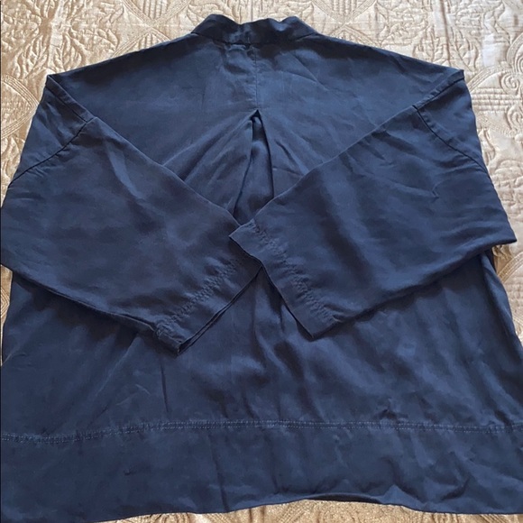 Good condition size medium dark gray top - Picture 4 of 4